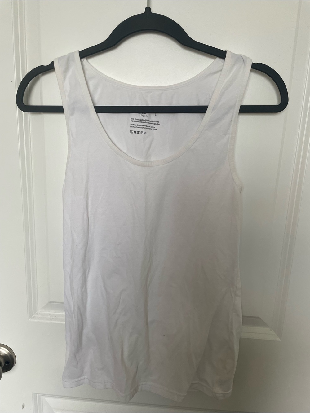 Women's White Scoop Neck Tank Top - Unbranded